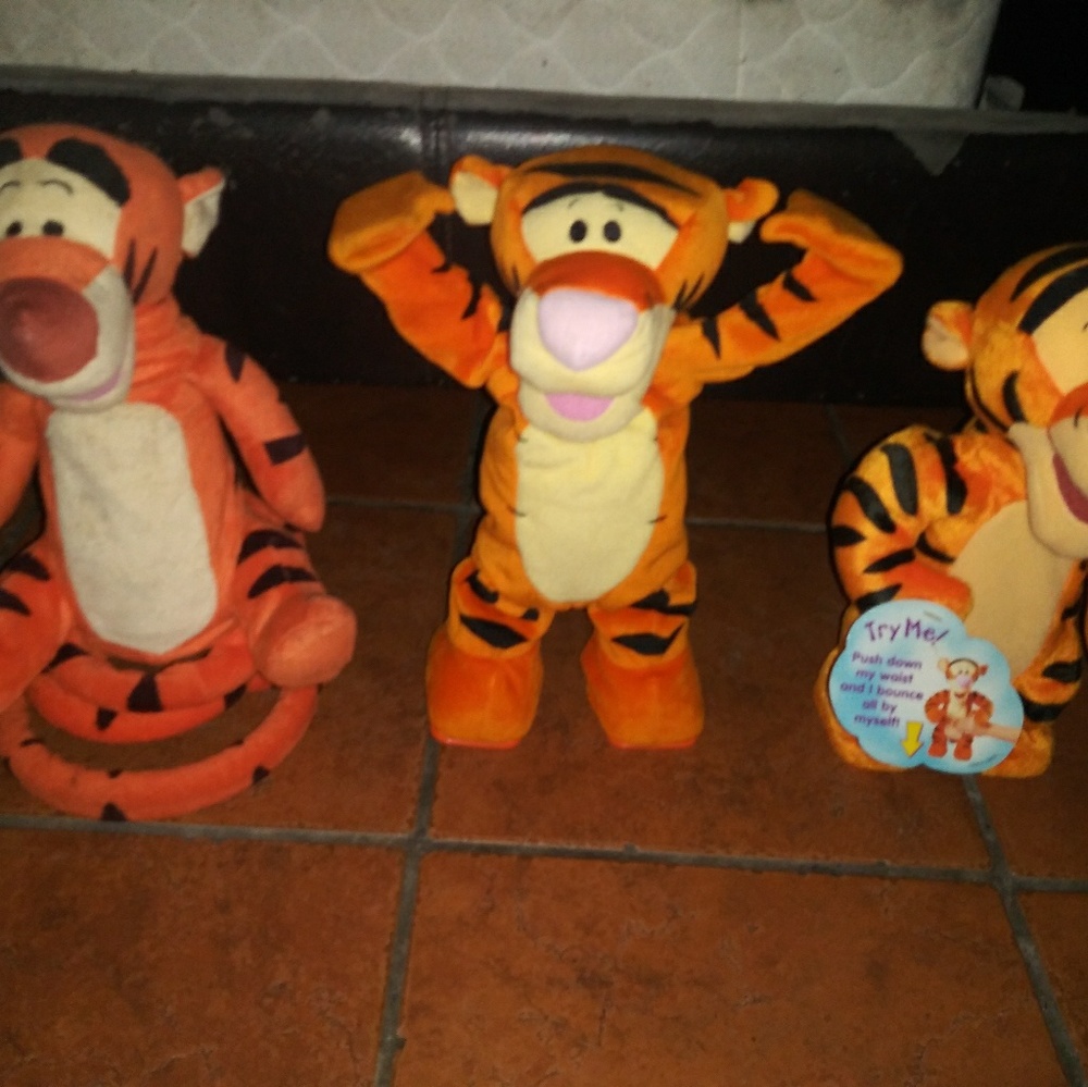 Tigger animated Collectible toys x3